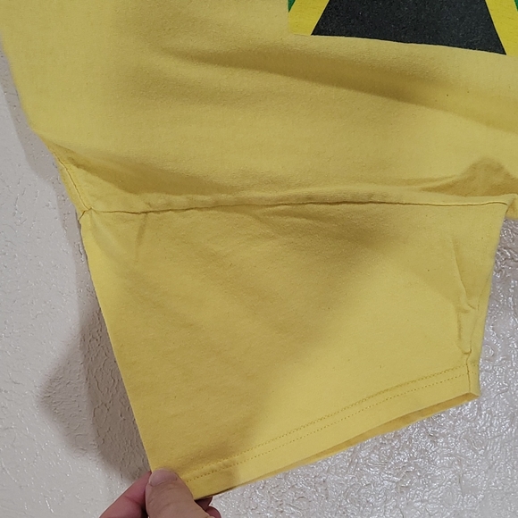 vintage 2000s Jamaican Bobsled team yellow large t-shirt - Picture 7 of 8